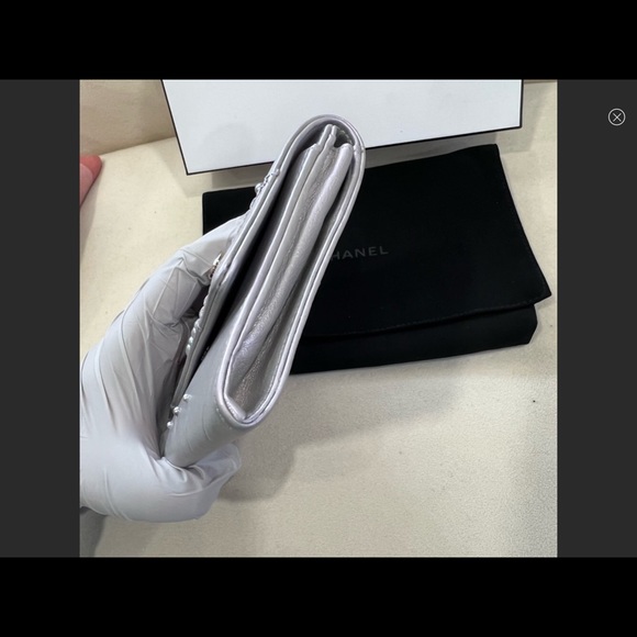 CHANEL Iridescent Pearl Wallet - Picture 6 of 16